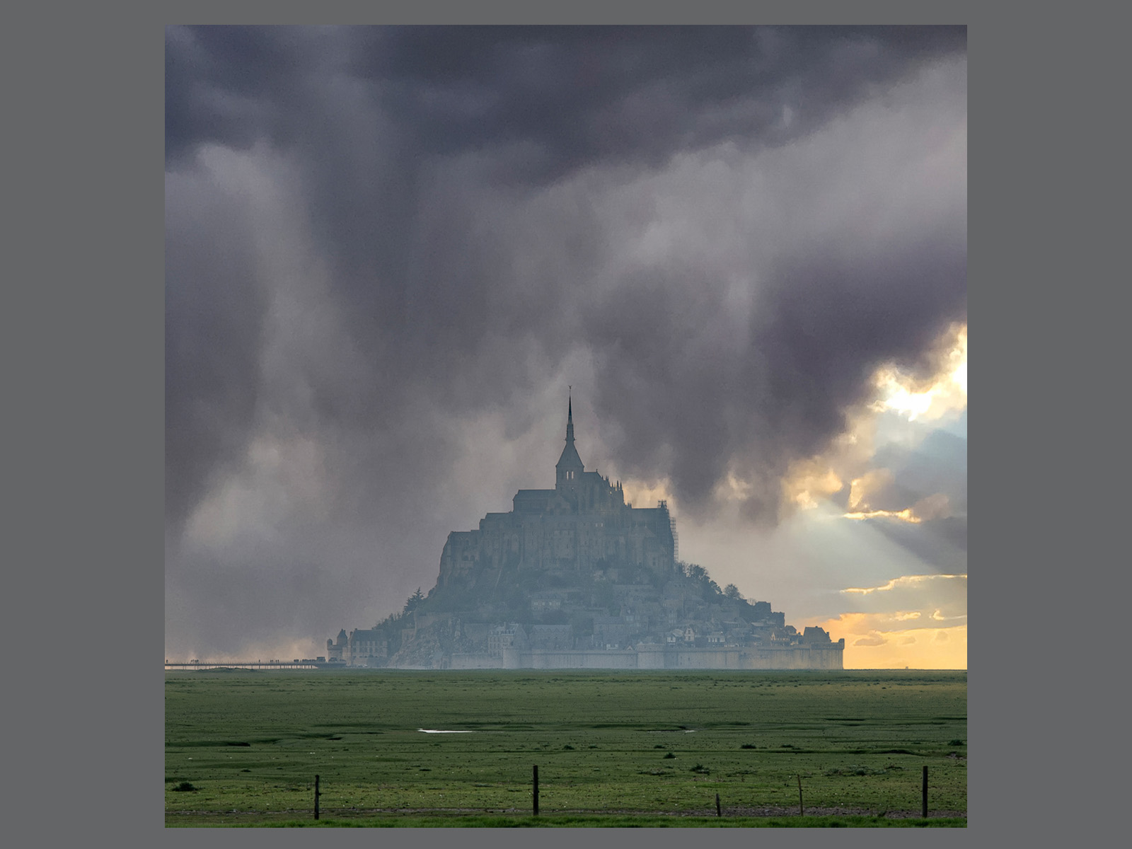 Mont San Michel silhouette 1